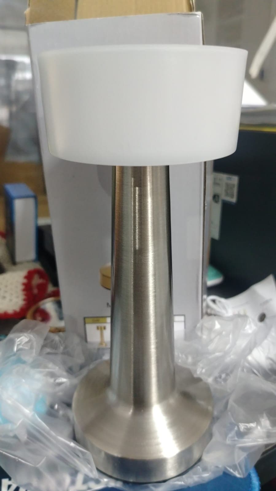 ELIEL LAMPARA DE MESA TACTIL RECARGABLE PLATEADA USB